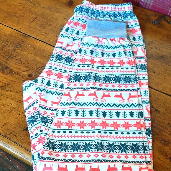 Medium Women's Christmas/Winter Pajamas - Picture 5 of 6
